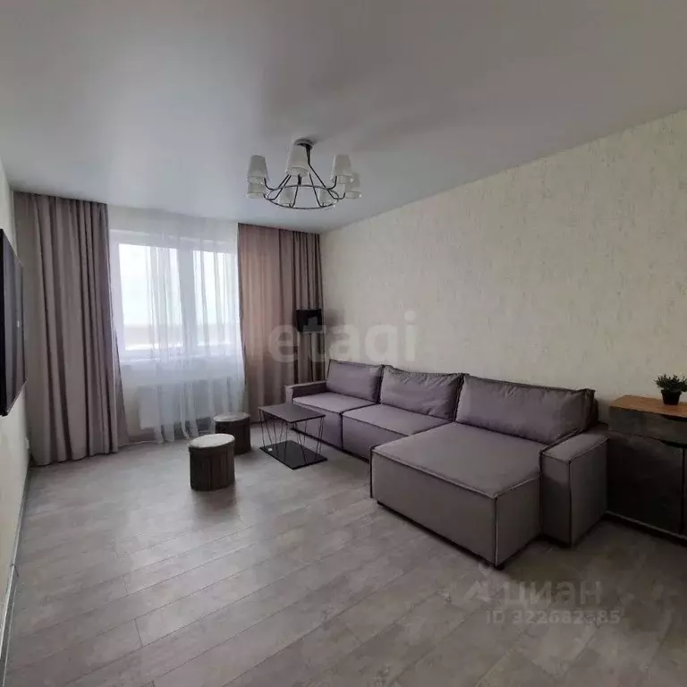 2-к кв. Ямало-Ненецкий АО, Новый Уренгой Созидателей мкр, 5/3 (70.0 м) - Фото 1