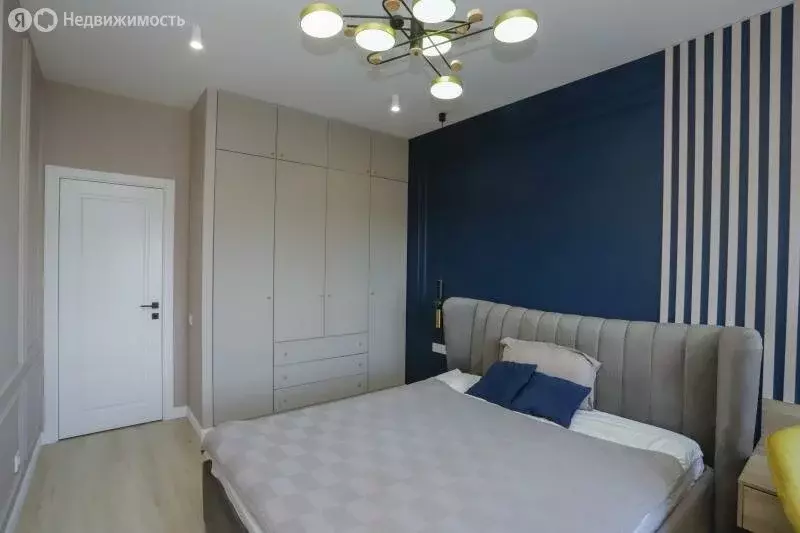 3-комнатная квартира: посёлок Молодёжный, 8 (65.2 м) - Фото 1