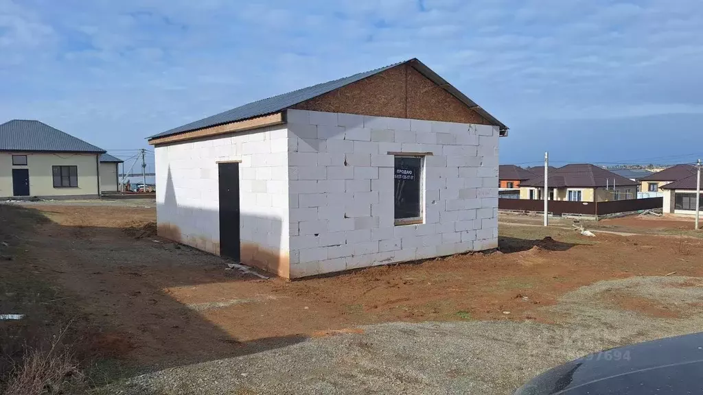 Дом в Астраханская область, Наримановский район, с. Солянка ул. ... - Фото 1