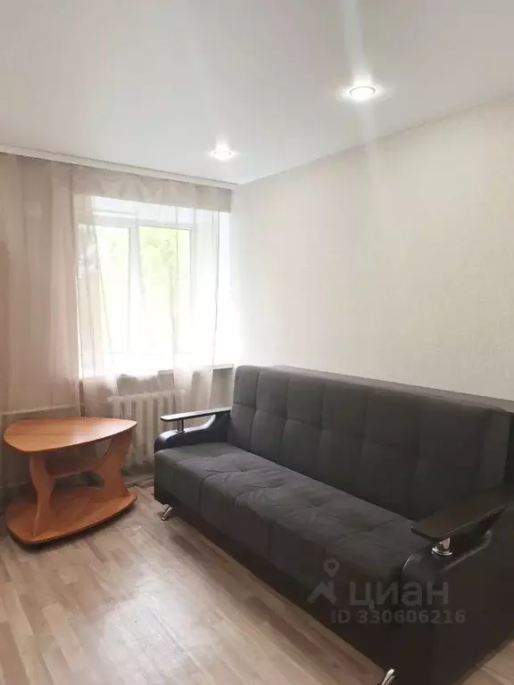 2-к кв. Омская область, Омск наб. Иртышская, 26 (30.0 м) - Фото 1