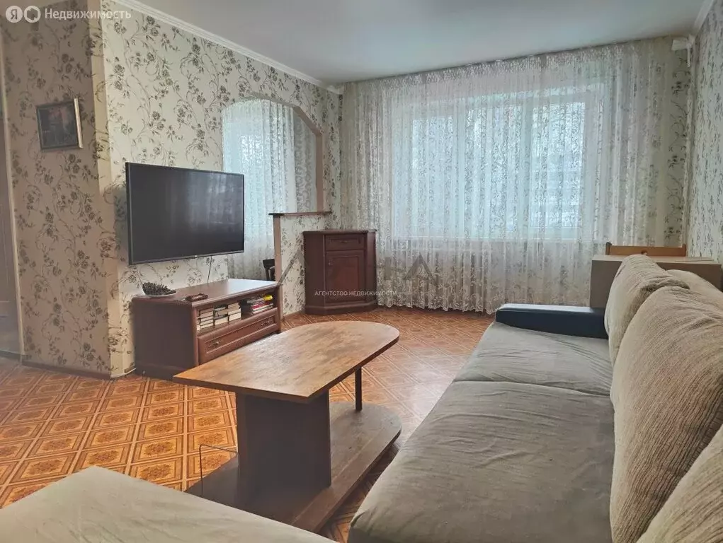 3-комнатная квартира: Набережные Челны, улица Шамиля Усманова, 12 ... - Фото 1