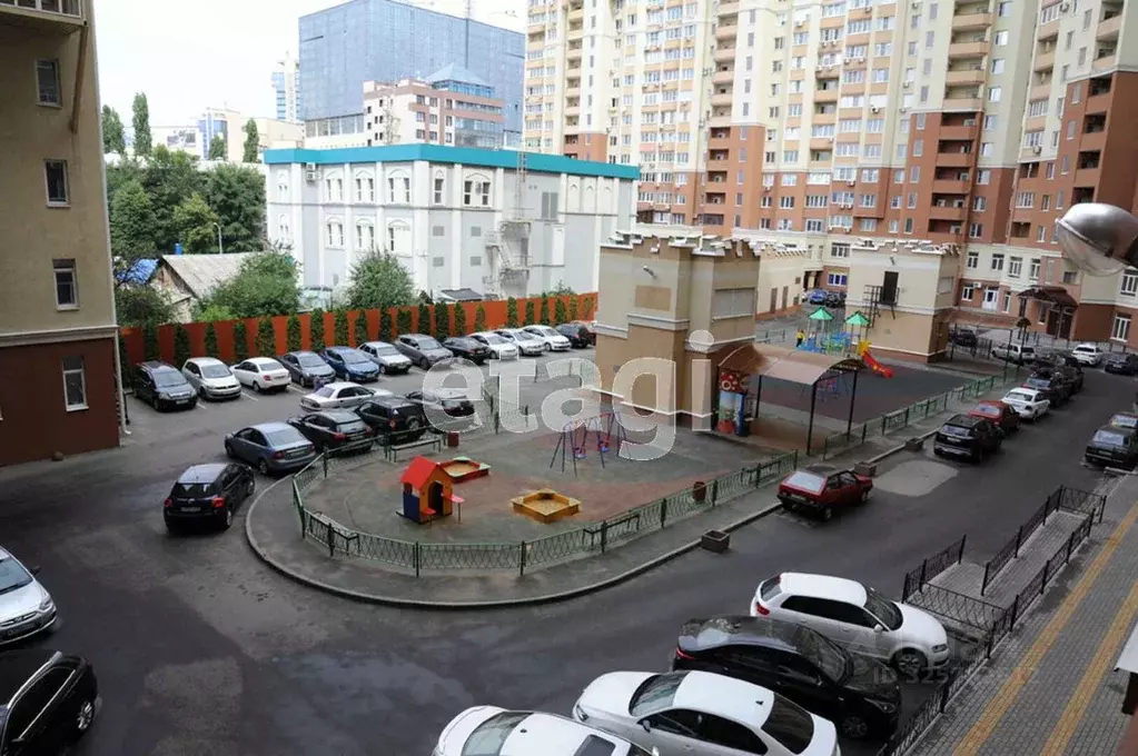 4-к кв. Воронежская область, Воронеж ул. Куколкина, 11 (221.0 м) - Фото 1