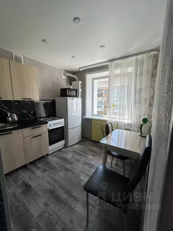 1-к кв. Пермский край, Губаха просп. Ленина, 29 (30.0 м) - Фото 0