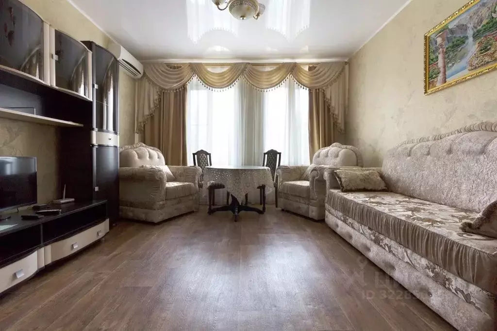 2-к кв. Астраханская область, Астрахань пл. Ленина, 4 (54.0 м) - Фото 1