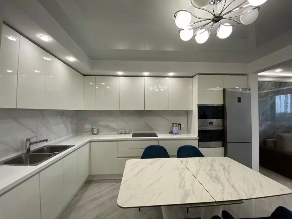 3-к кв. Сахалинская область, Южно-Сахалинск просп. Мира, 298 (70.0 м) - Фото 1