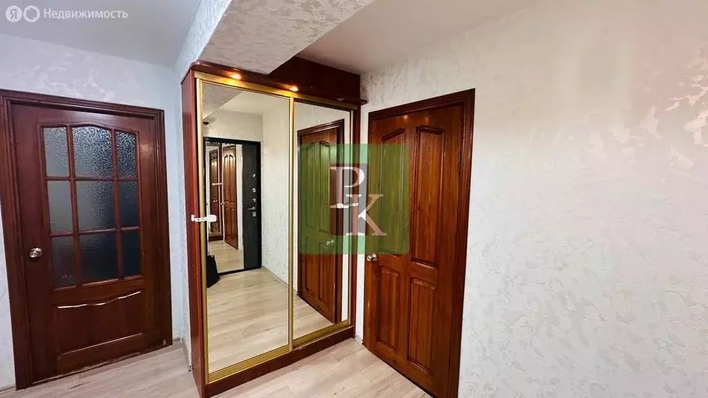 3-комнатная квартира: Севастополь, улица Адмирала Фадеева, 27Ж (65 м) - Фото 1