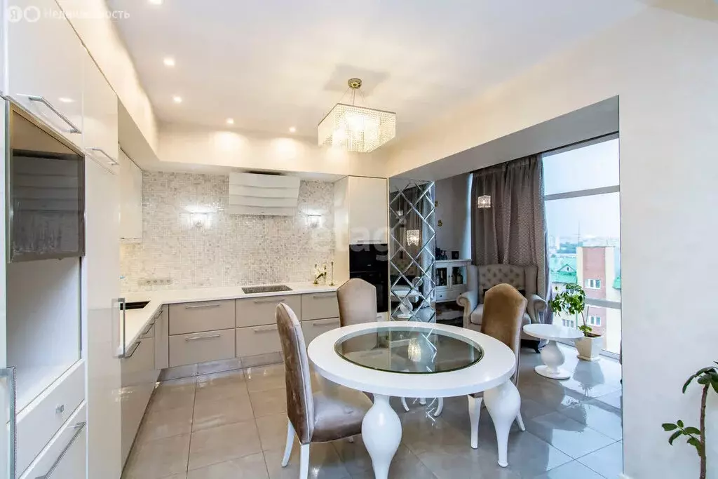 3-комнатная квартира: Тюмень, улица Кузнецова, 13 (142 м) - Фото 1