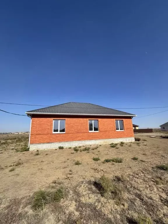 Дом в Астраханская область, Приволжский район, с. Карагали ул. ... - Фото 1