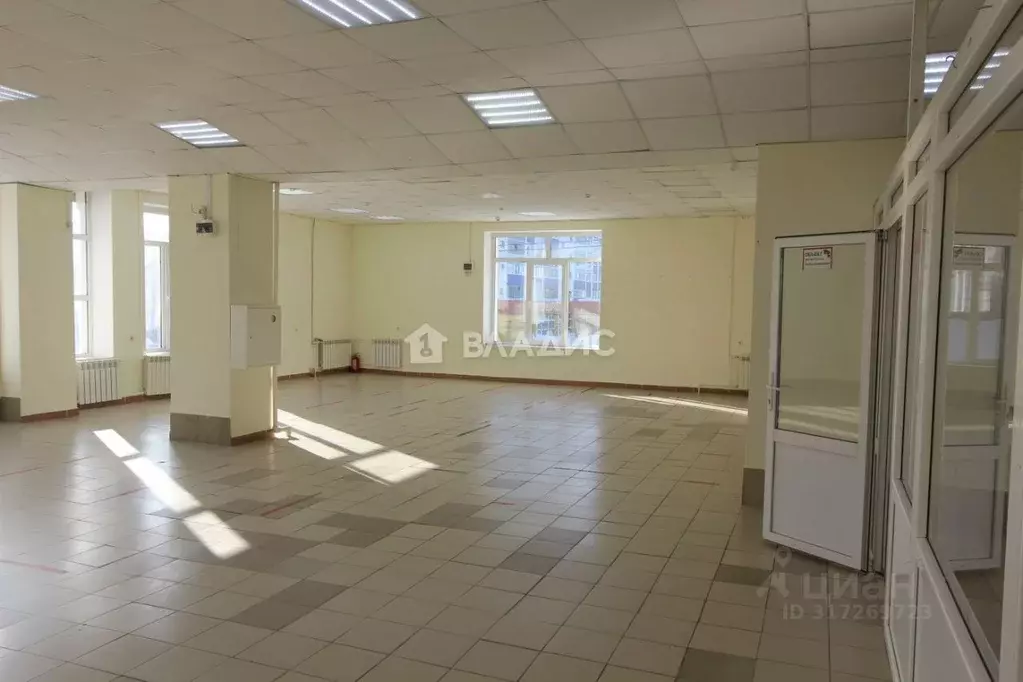 Торговая площадь в Башкортостан, Стерлитамак ул. Нагуманова, 33 (135 ... - Фото 0