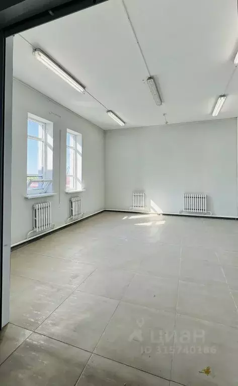 Помещение свободного назначения в Дагестан, Махачкала ул. Эмирова, 10 ... - Фото 1