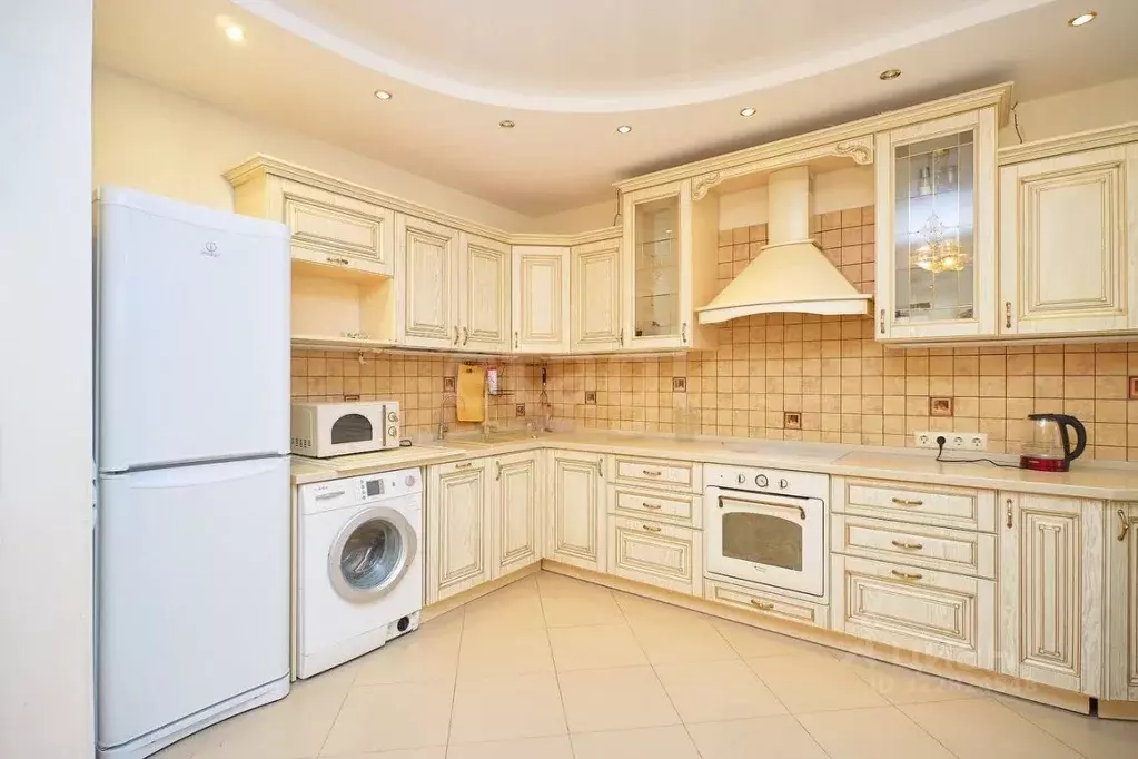 3-к кв. Тюменская область, Тюмень ул. 50 лет Октября, 24к2 (99.6 м) - Фото 1