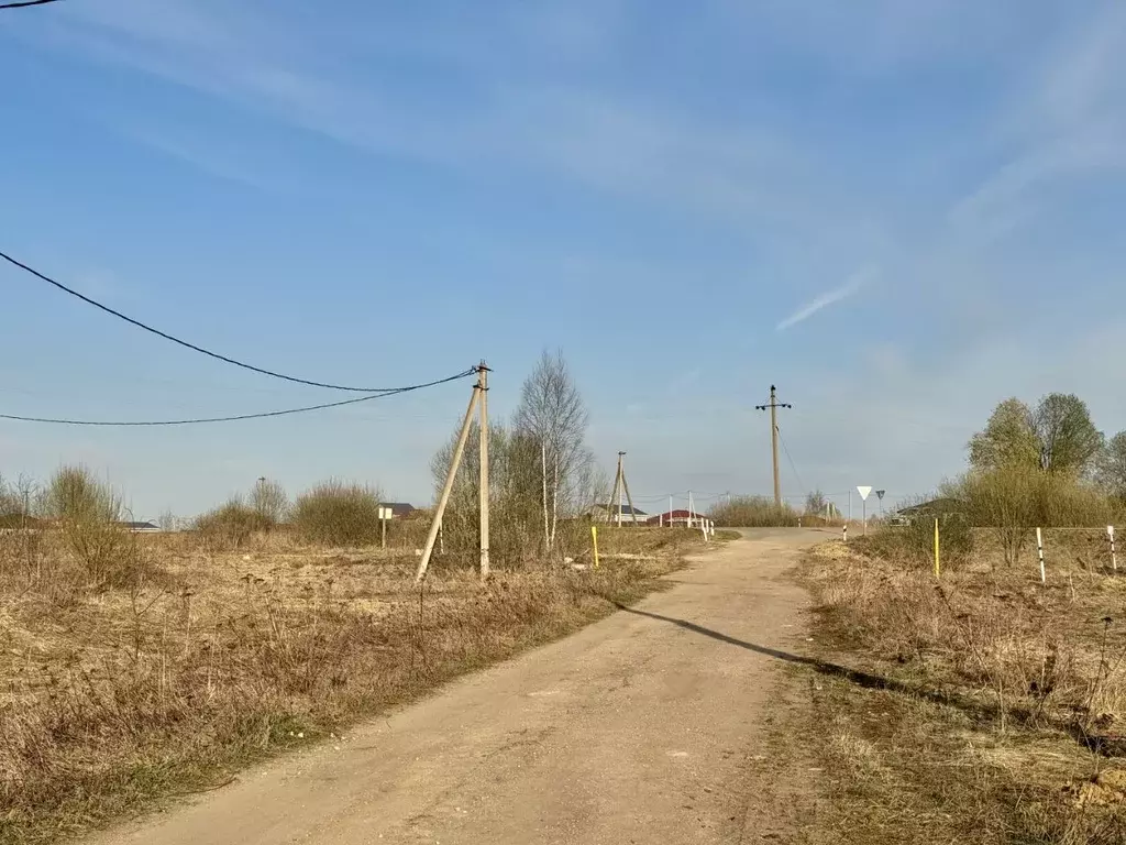 Участок в Смоленская область, Смоленский муниципальный округ, д. Лубня ... - Фото 1