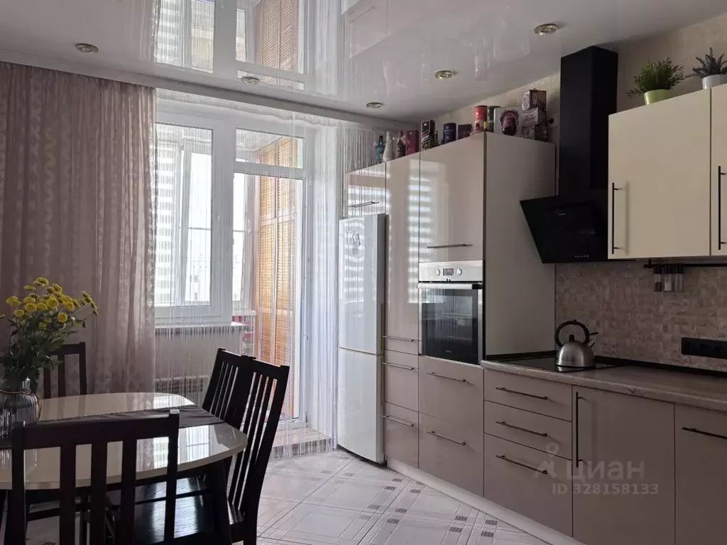 3-к кв. Омская область, Омск просп. Комарова, 14к1 (76.5 м) - Фото 2