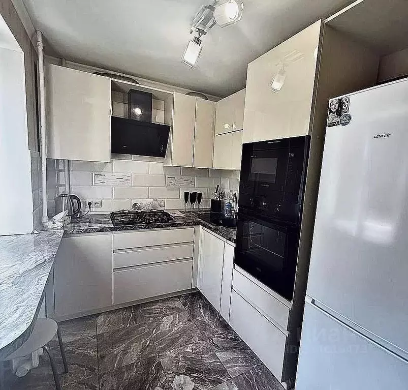 3-к кв. Краснодарский край, Туапсе ул. Маршала Жукова, 18 (56.0 м) - Фото 2