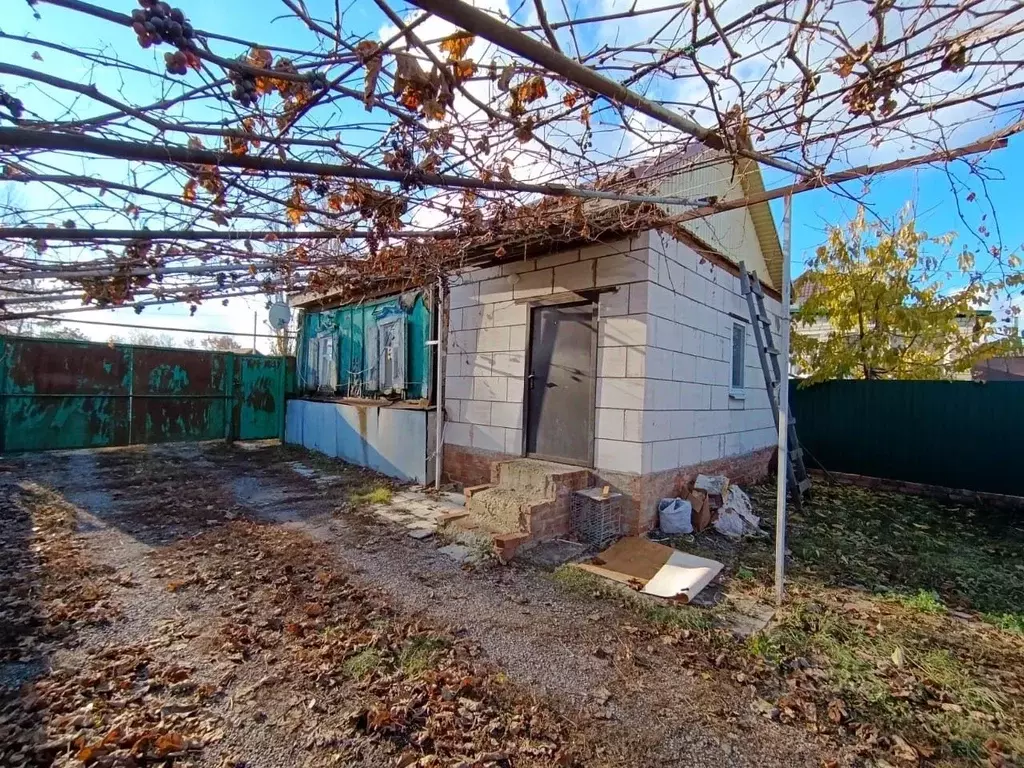 Дом в Саратовская область, Калининск ул. Имени Чиркина (38 м) - Фото 1