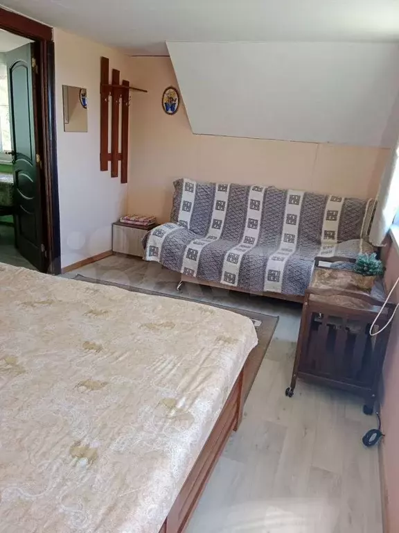 Комната 16 м в 4-к., 2/2 эт. - Фото 1