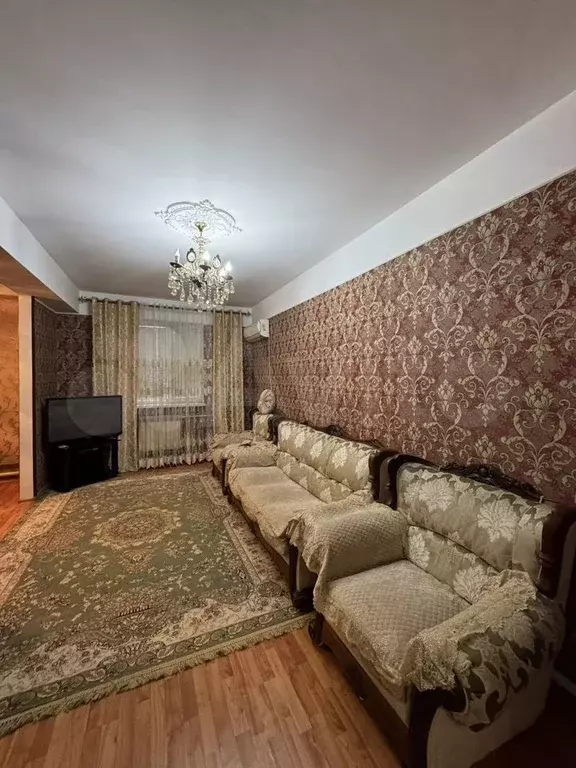 2-к. квартира, 60 м, 1/10 эт. - Фото 0