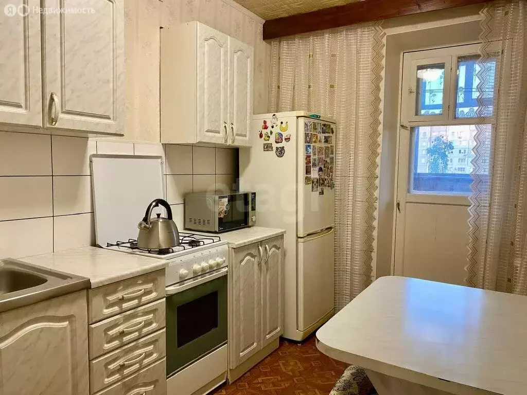 3-комнатная квартира: Стерлитамак, улица Гоголя, 129 (60.4 м) - Фото 2