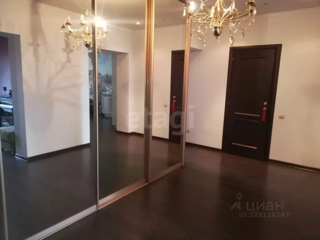 2-к кв. Тюменская область, Тюмень ул. Урицкого, 14 (74.2 м) - Фото 0