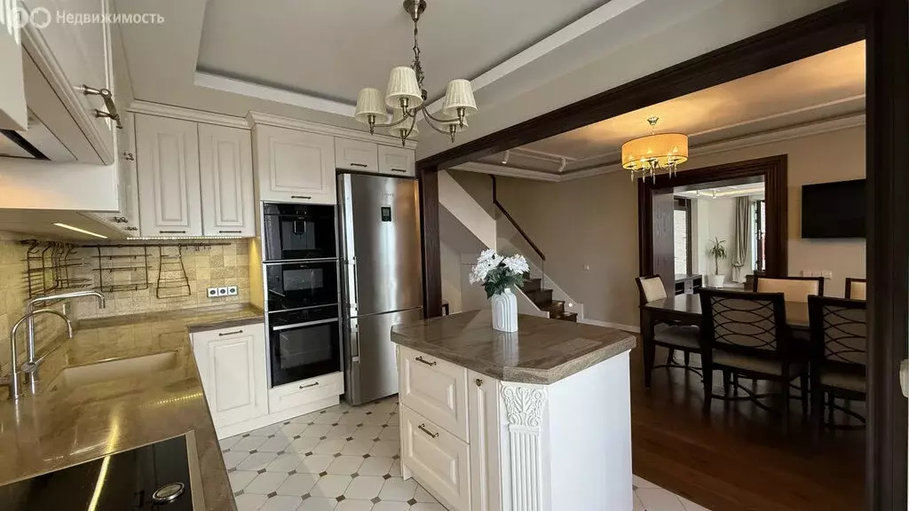 4-комнатная квартира: Ростов-на-Дону, проспект Стачки, 202/1 (200 м) - Фото 1
