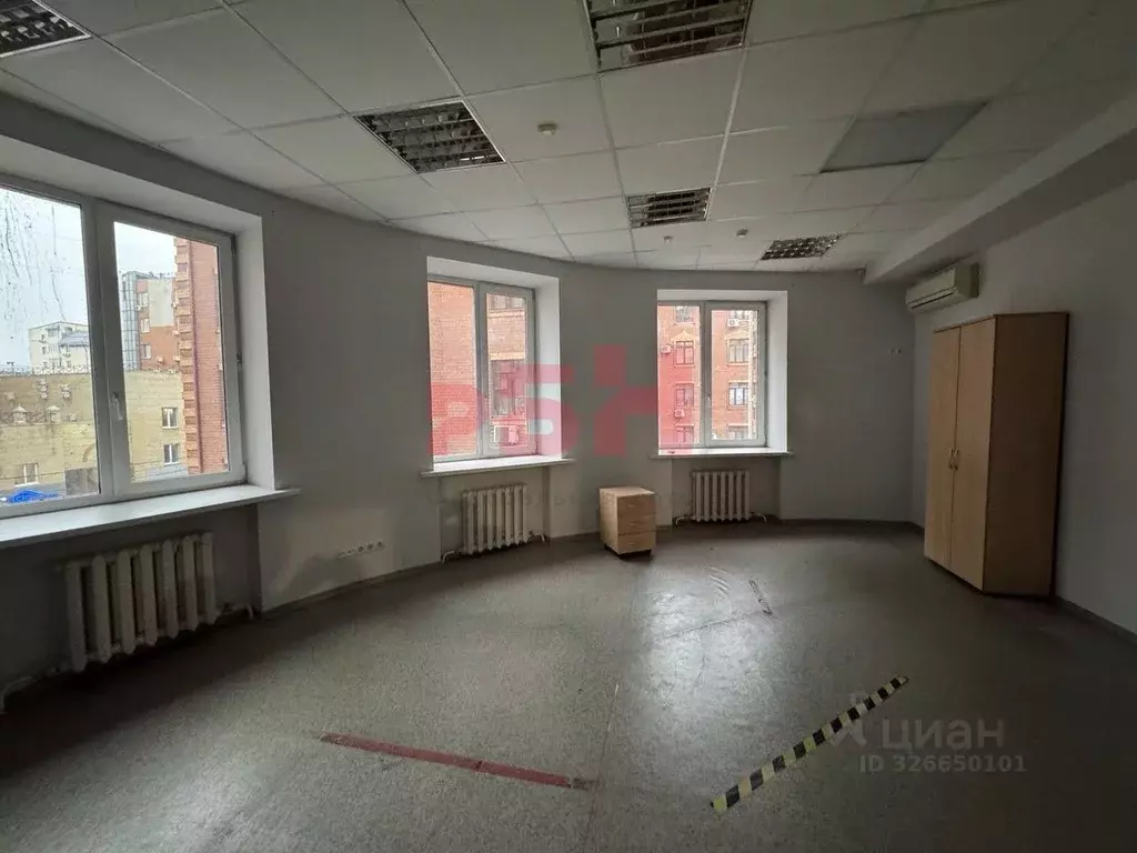 Офис в Тюменская область, Тюмень ул. Челюскинцев, 26 (247 м) - Фото 2