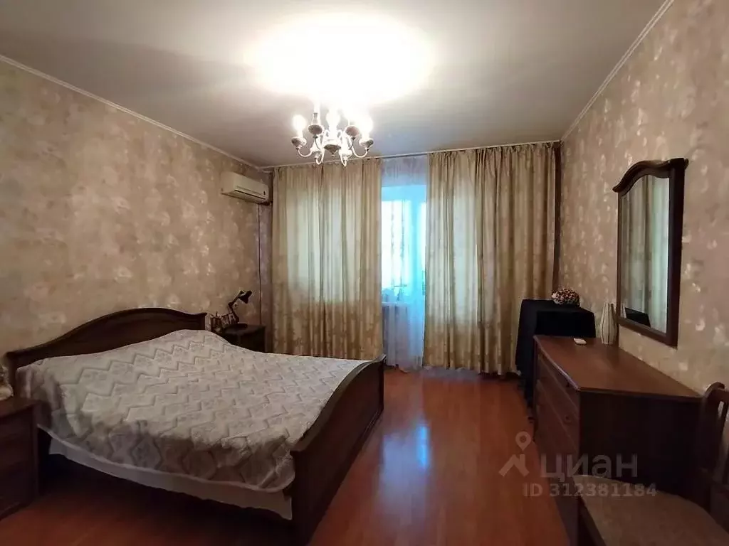 3-к кв. Астраханская область, Астрахань ул. Чугунова, 21 (103.0 м) - Фото 0