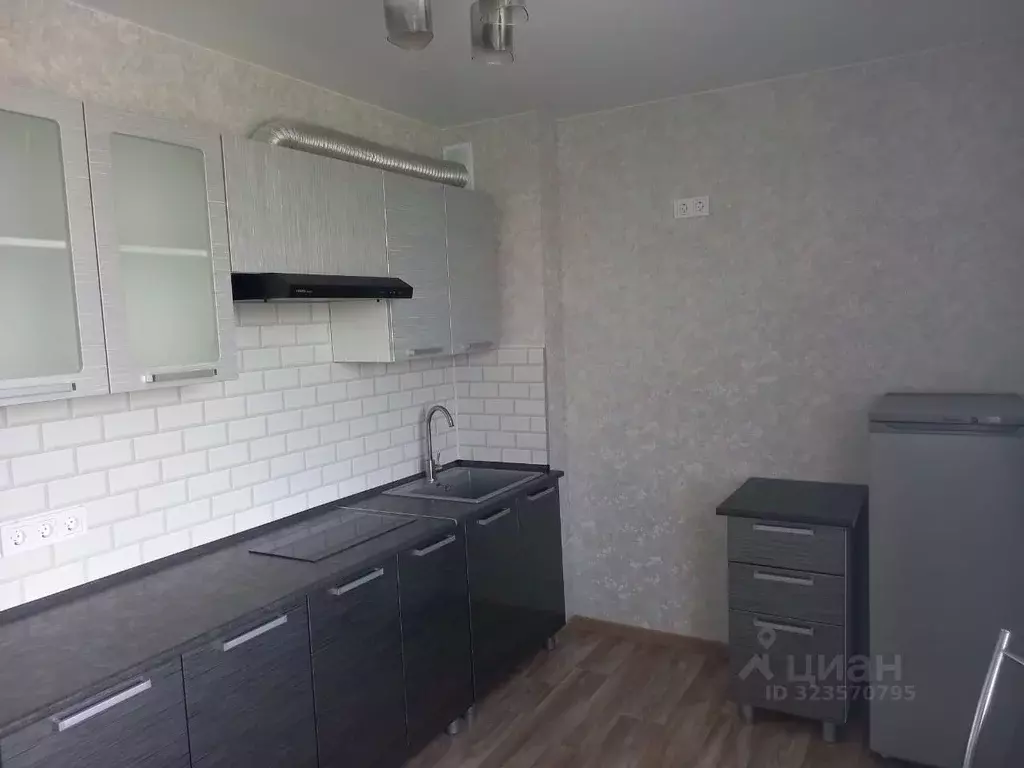 2-к кв. Волгоградская область, Волгоград ул. Расула Гамзатова, 21 ... - Фото 1