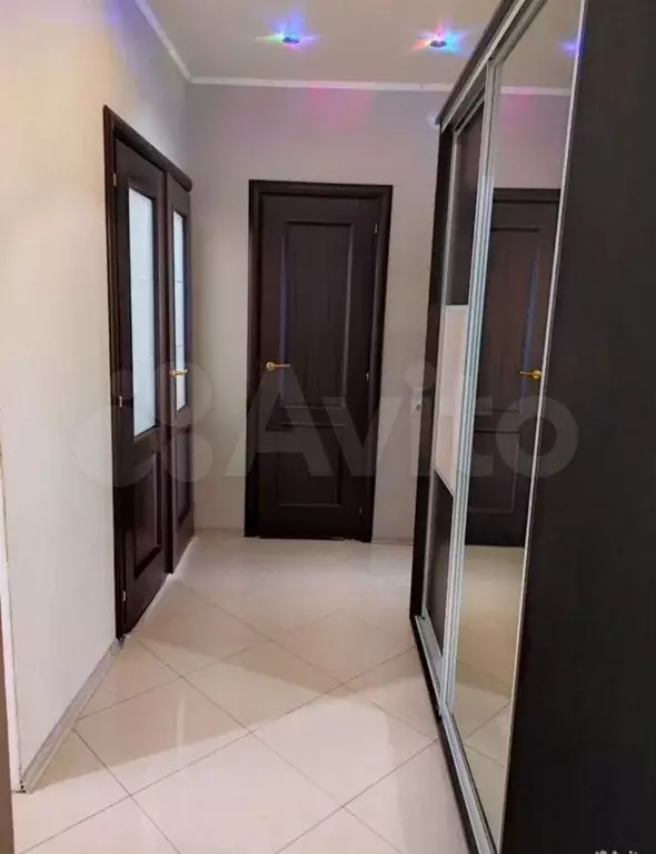 2-к. квартира, 63 м, 2/5 эт. - Фото 1