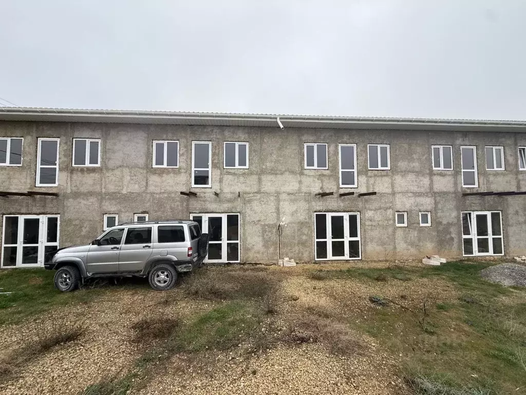 Дом в Крым, Сакский район, Штормовское с/пос, с. Поповка ул. ... - Фото 1