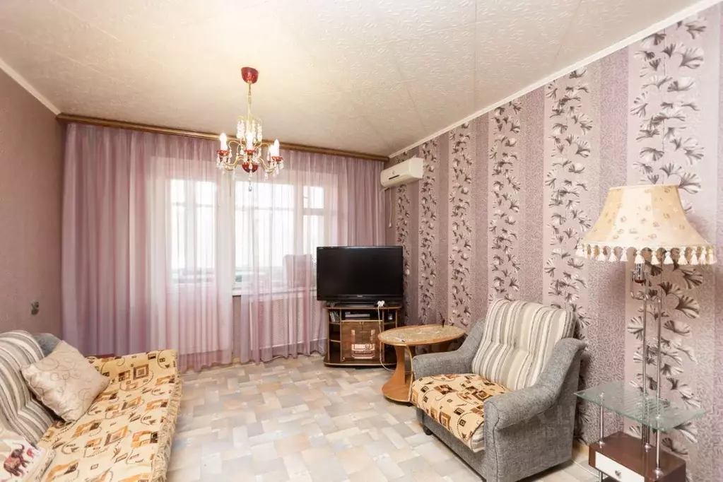 3-к кв. Оренбургская область, Оренбург ул. Чернышевского, 24 (67.6 м) - Фото 1