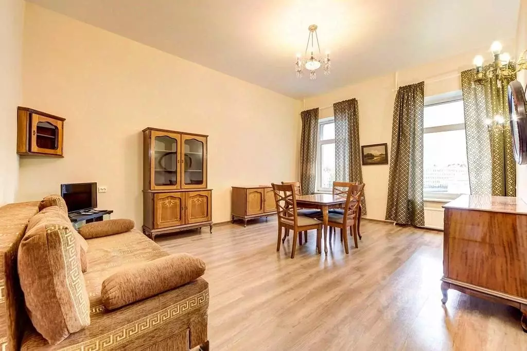 3-к кв. Санкт-Петербург Невский просп., 66 (80.0 м) - Фото 0