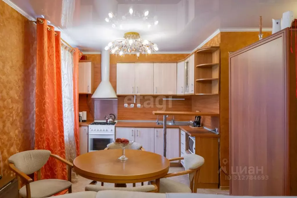 3-к кв. Татарстан, Елабуга ул. Разведчиков, 56 (80.0 м) - Фото 0