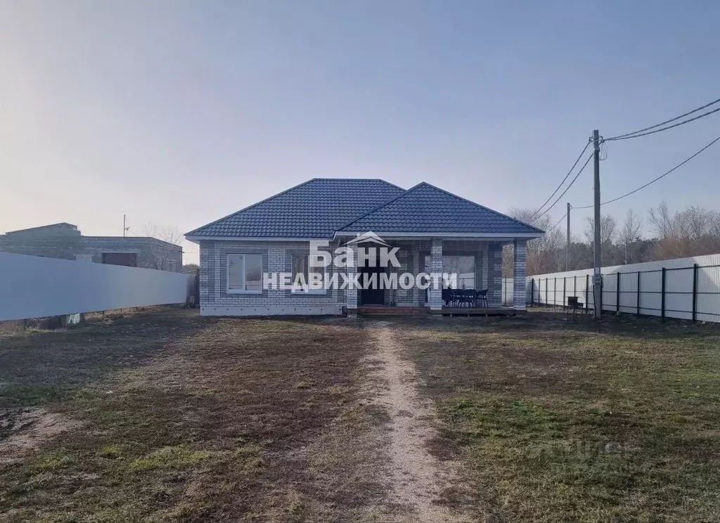 Дом в Саратовская область, Балаковский район, с. Подсосенки ул. ... - Фото 1