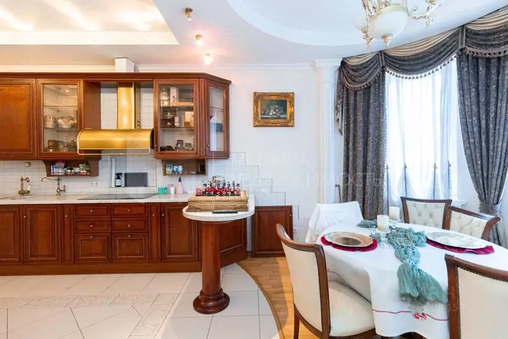 4-к кв. Тюменская область, Тюмень Севастопольская ул., 10к1 (233.7 м) - Фото 1