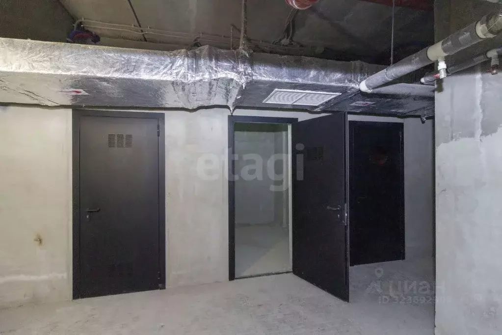 Склад в Тюменская область, Тюмень ул. Василия Подшибякина, 11 (5 м) - Фото 1