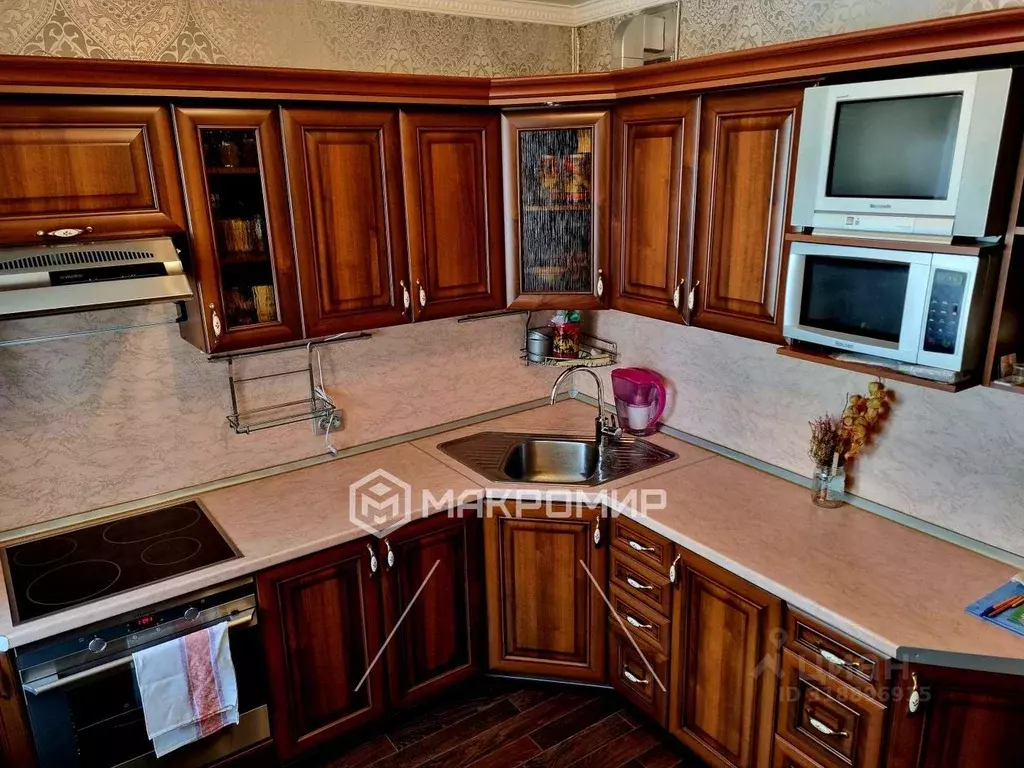 3-к кв. Санкт-Петербург ул. Бадаева, 8к2 (77.47 м) - Фото 0