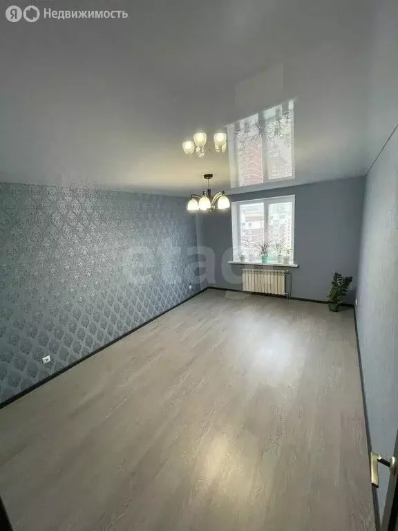 3-комнатная квартира: Саратов, улица имени С.П. Лисина, 1 (70 м) - Фото 0