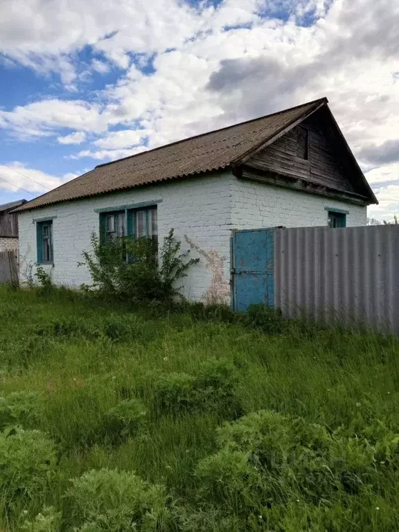Дом в Саратовская область, Ершовский район, Новокраснянское ... - Фото 1