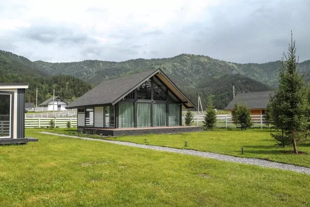 Дом в Алтай, Чемальский район, с. Чепош Чемальский тракт, 15-й км, ... - Фото 1