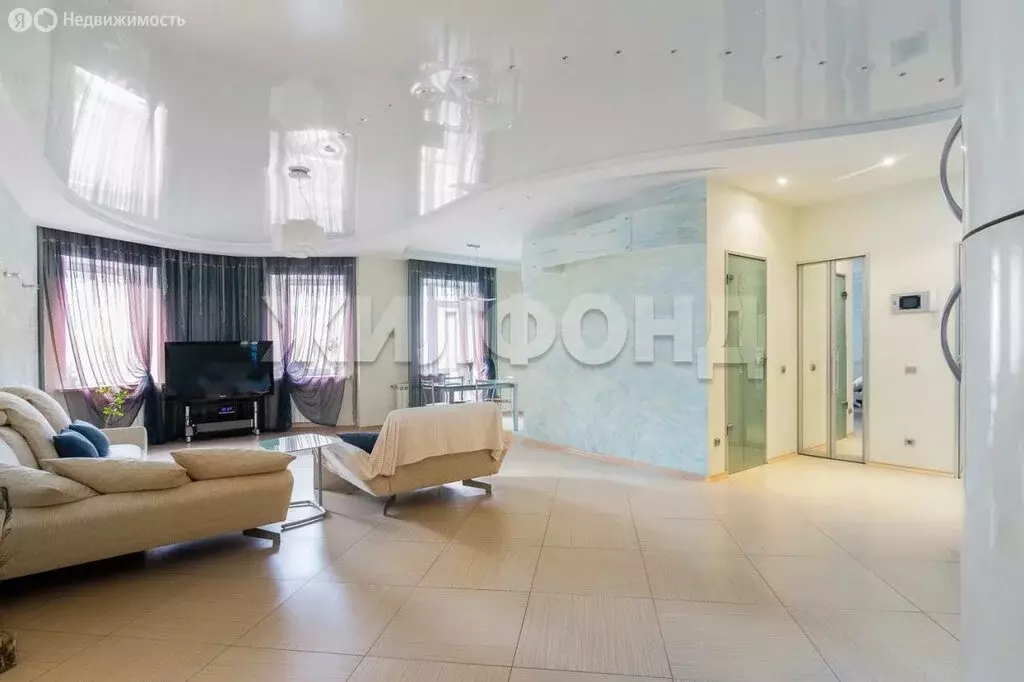 Квартира-студия: Новосибирск, улица Кирова, 27с2 (127.4 м) - Фото 1