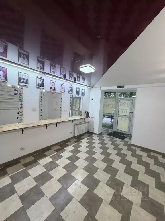 Торговая площадь в Санкт-Петербург ул. Есенина, 11К1 (28 м) - Фото 1