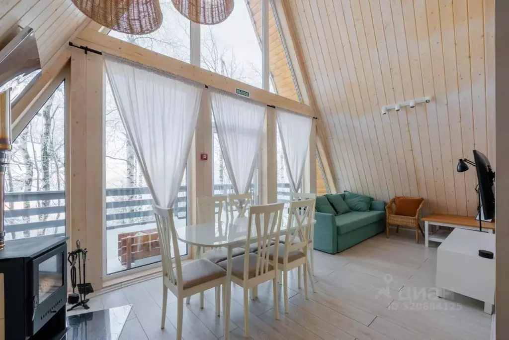 Дом в Пермский край, Губаха Краснооктябрьская ул., 28 (1 м) - Фото 1