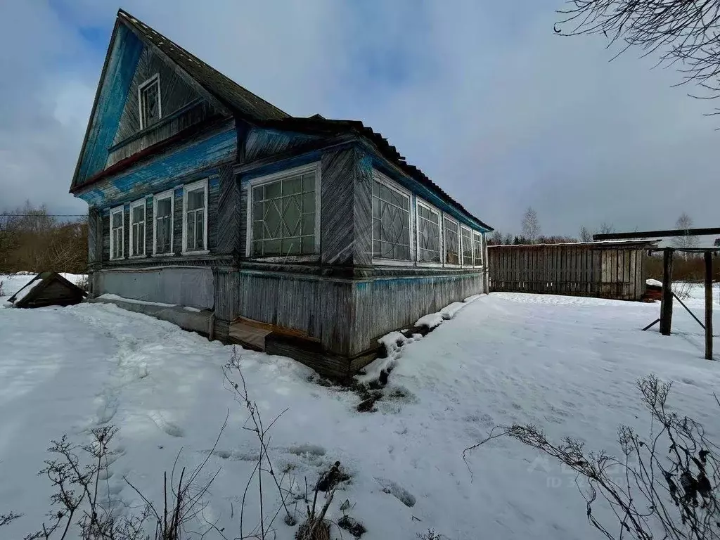 Дом в Новгородская область, Маловишерский район, Бургинское с/пос, д. ... - Фото 1