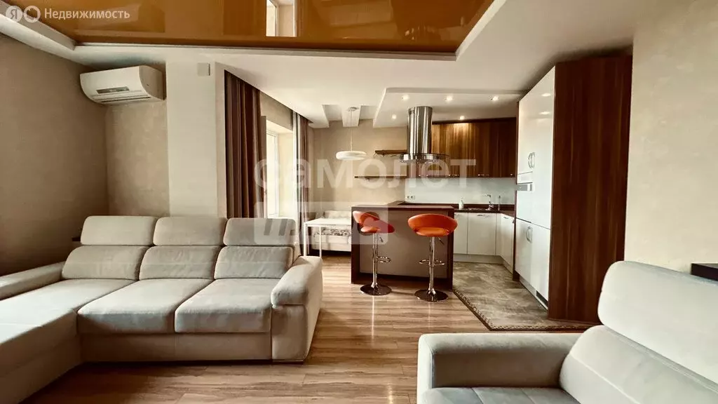 Квартира-студия: Челябинск, улица Братьев Кашириных, 12В (49.4 м) - Фото 2