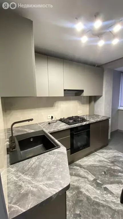 2-комнатная квартира: Саратов, улица Моисеева, 5 (60 м) - Фото 1