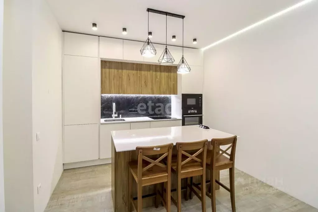 2-к кв. Тюменская область, Тюмень ул. Газовиков, 73 (64.9 м) - Фото 1