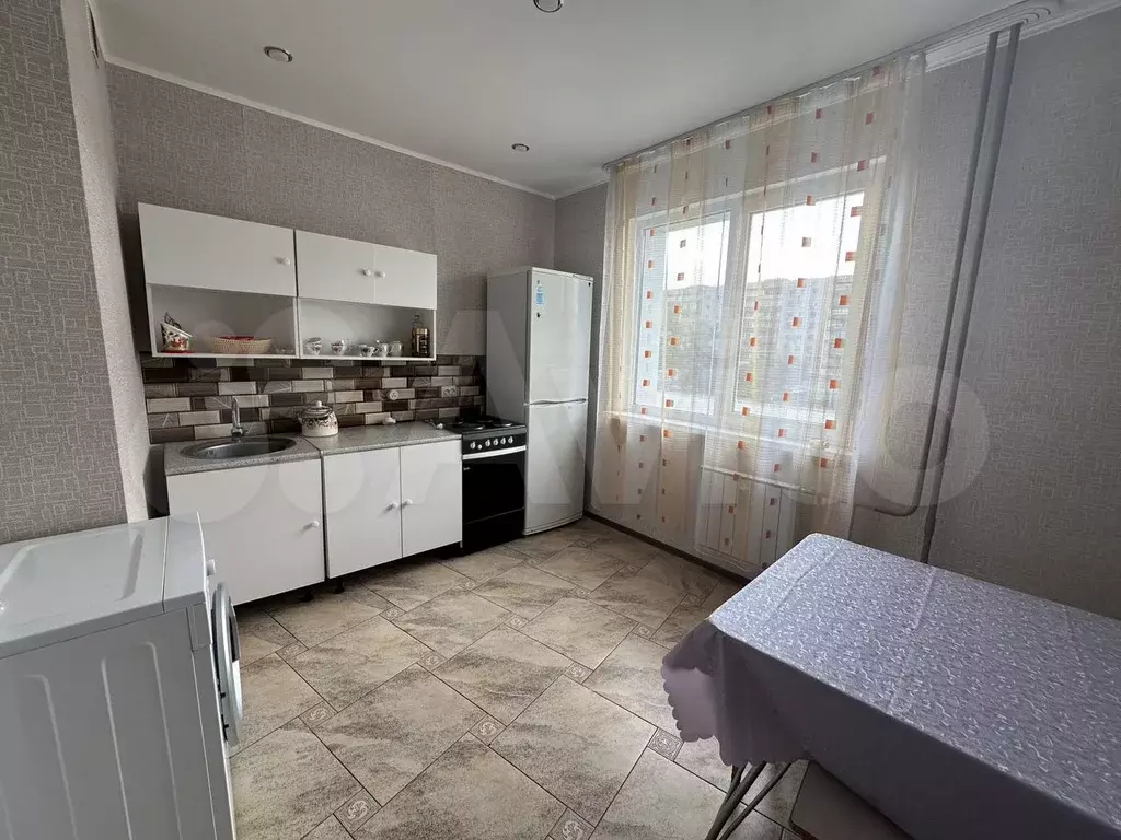 2-к. квартира, 60 м, 4/17 эт. - Фото 0