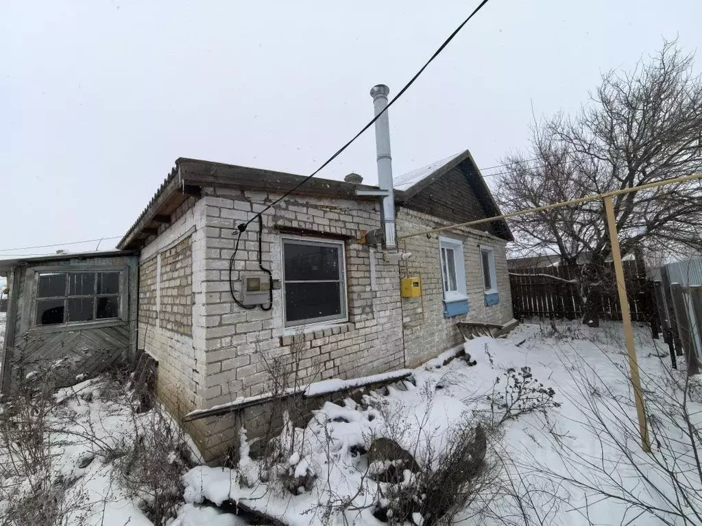 Дом в Волгоградская область, Светлоярский район, Кировское с/пос, с. ... - Фото 1
