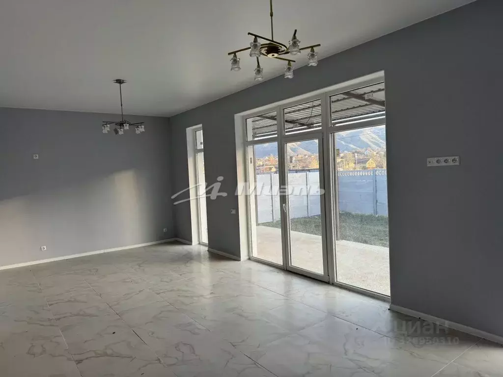 Дом в Крым, Симферопольский район, Добровское с/пос, с. Заречное ул. ... - Фото 2