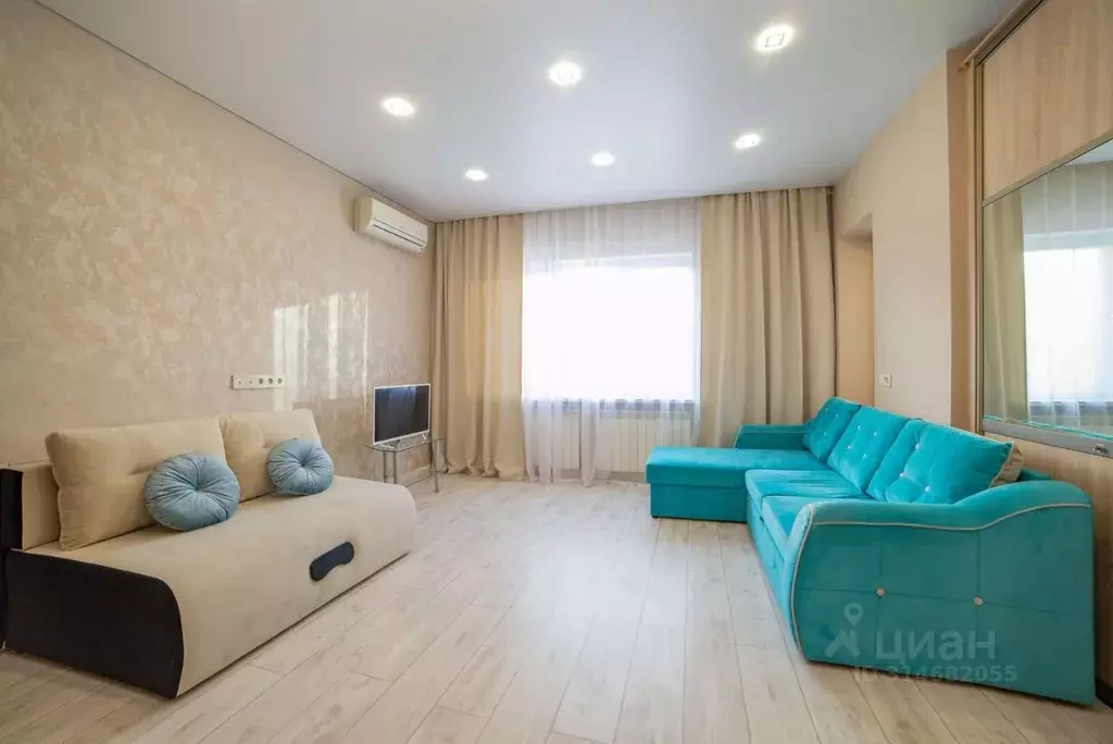 2-к кв. Свердловская область, Екатеринбург ул. Хохрякова, 74 (55.0 м) - Фото 1